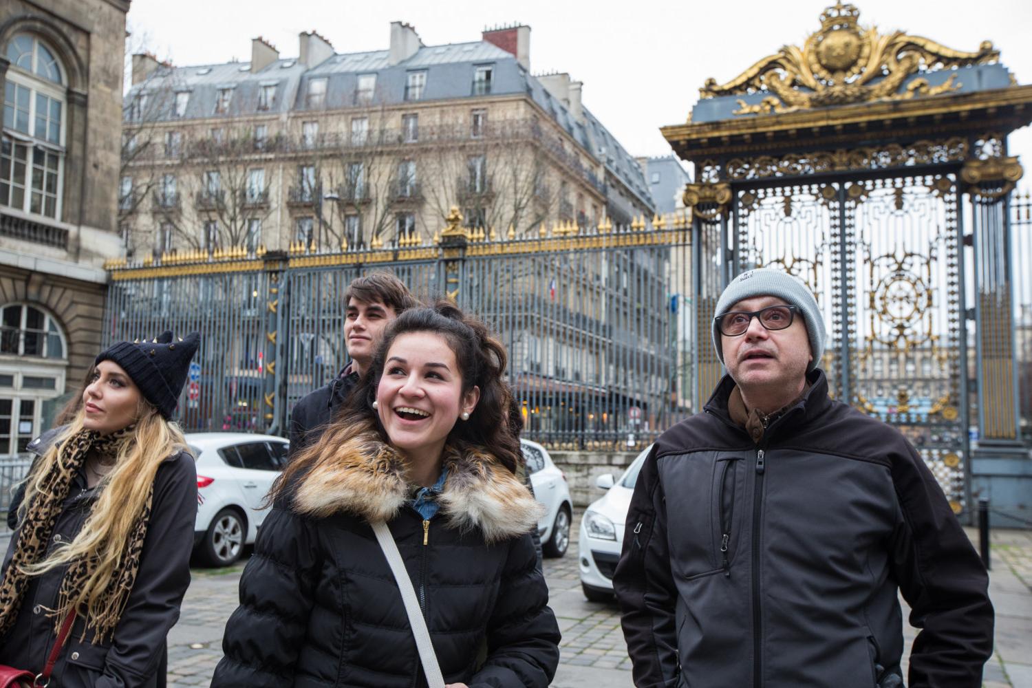 <a href='http://rbap.ngskmc-eis.net'>bv伟德ios下载</a>学院法语教授Pascal Rollet带领学生们到巴黎游学.